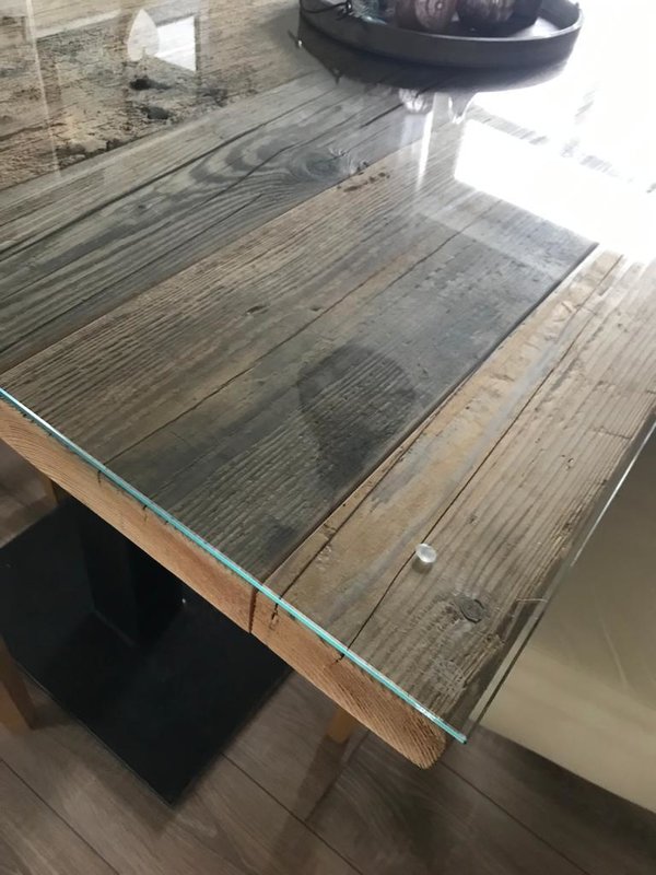 Tisch, Altholz, massiv, mit Glasplatte    -VERKAUFT-
